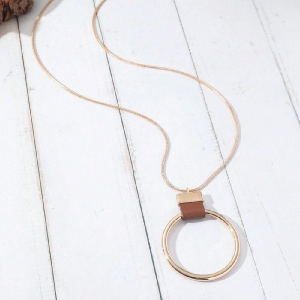 Elegant Gold Pendant Necklace - Picture 2 of 5